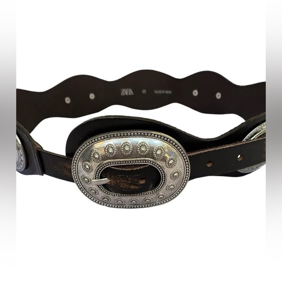 Zara Brown colourway leather belt with signs of distress. - Picture 3 of 8